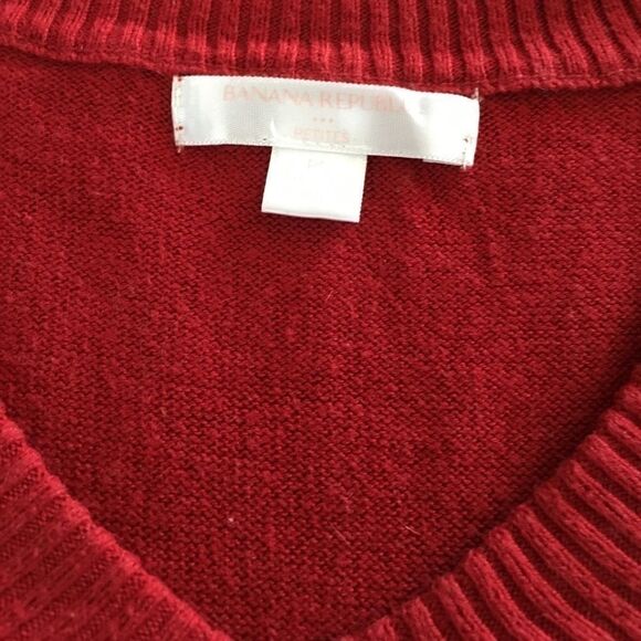 Banana Republic Petite V Neck Red Sweater - Picture 2 of 3